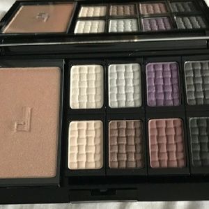 Doucce Highlighter Palette NWT